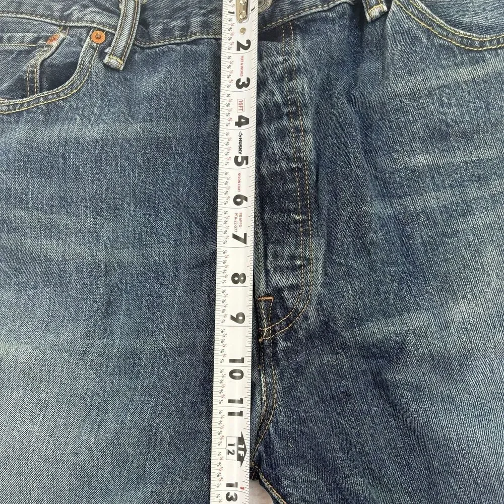 Levi's 501 Mens‎ Hemmed Shorts Size 40x9 Medium wash